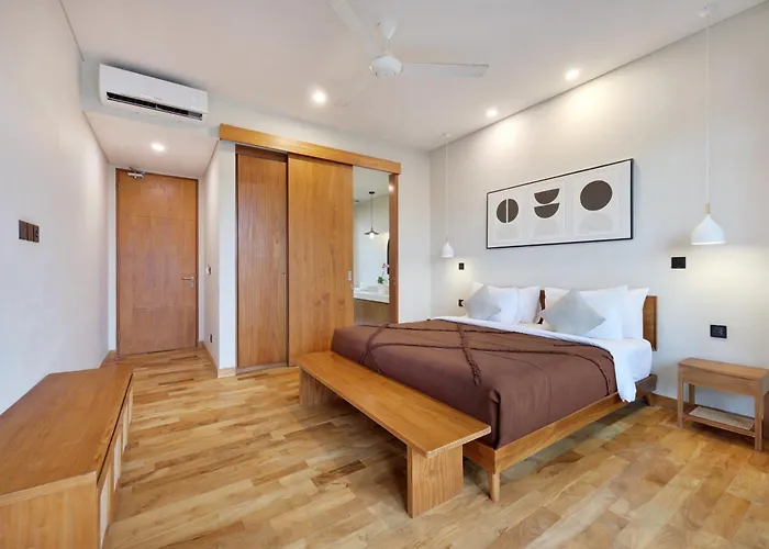 Luxury 4br Pool Berawa 8-mins Walk To * Canggu