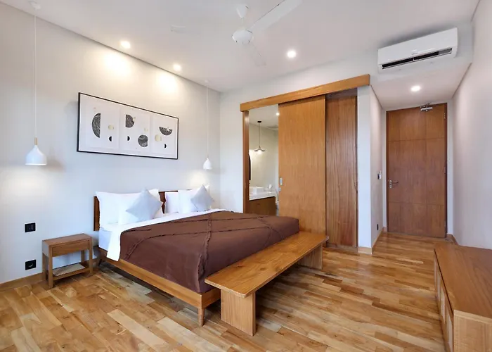 Luxury 4br Pool Berawa 8-mins Walk To Ferienhaus *