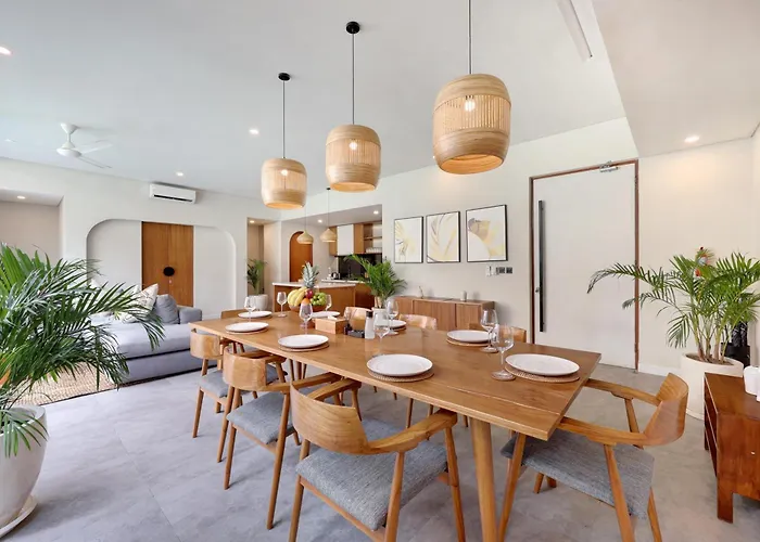 Luxury 4br Pool Berawa 8-mins Walk To Ferienhaus Canggu