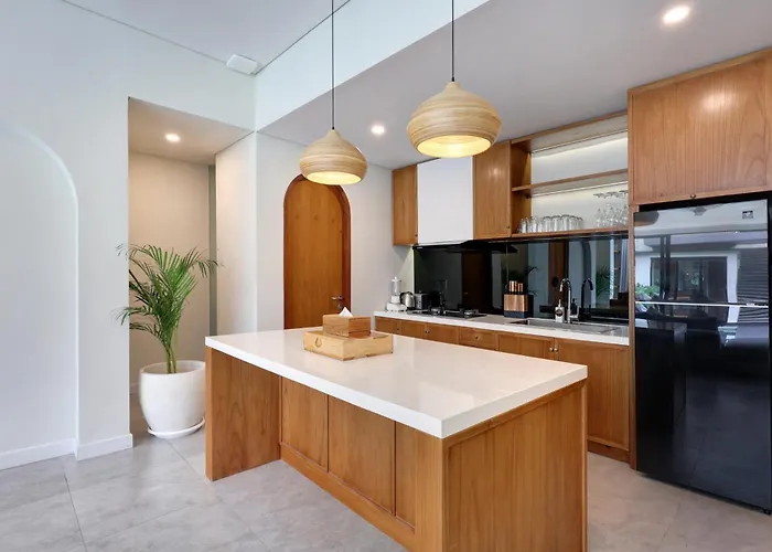 Luxury 4br Pool Berawa 8-mins Walk To * Canggu