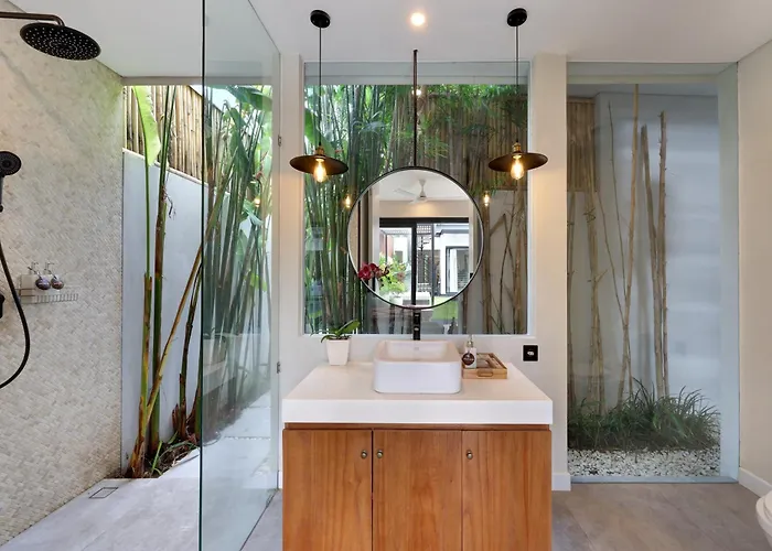 Luxury 4br Pool Berawa 8-mins Walk To Ferienhaus