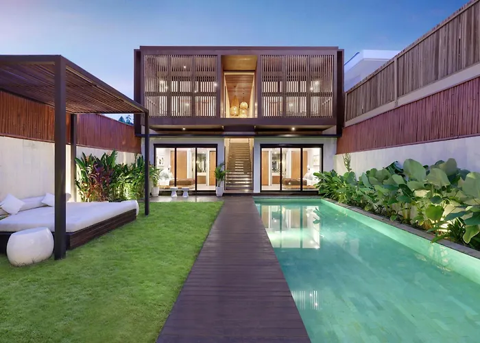 Luxury 4br Pool Berawa 8-mins Walk To Canggu