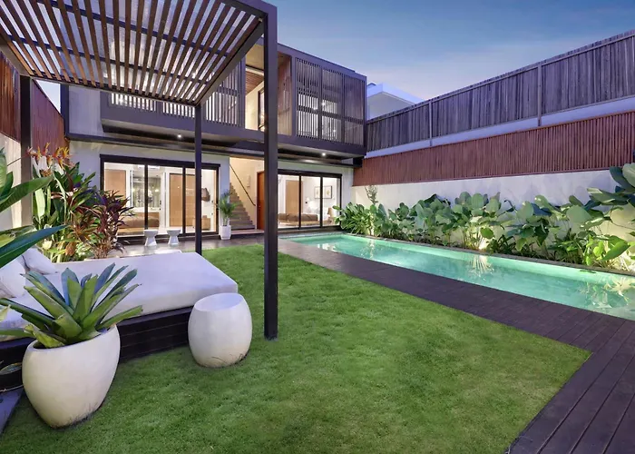 Luxury 4br Pool Berawa 8-mins Walk To
