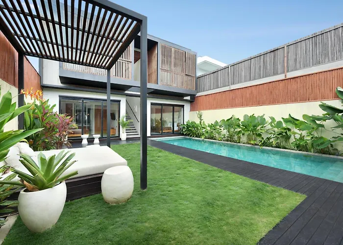 Ferienhaus Luxury 4br Pool Berawa 8-mins Walk To